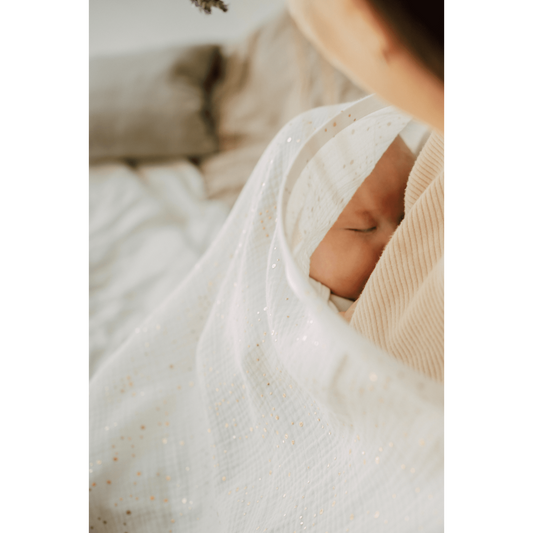 TISU é um avental de amamentação criado para criar uma atmosfera confortável para mamã e bebé, quando as mamãs sentem essa necessidade.