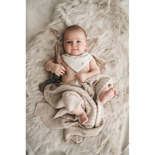 Babete bandana para bebé em algodão e bambu absorvente com padrão cherries