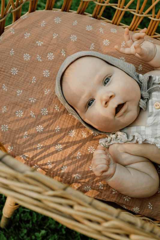 Forra para trocador de fraldas ikea ou equivalente caramelo terra nude flores