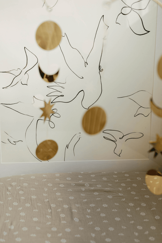 Lençol de baixo para berço ajustável com elástico bege flores