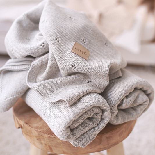 Manta de bebé em lã merino em malha cinza