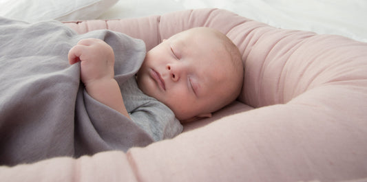 Ninho de bebé redutor de berço em linho rosa, ajustável e com materiais certificados