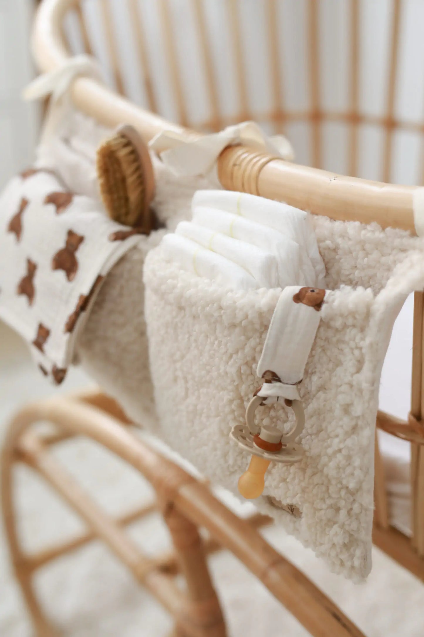 Organizador de cuna para bebé Teddy crema