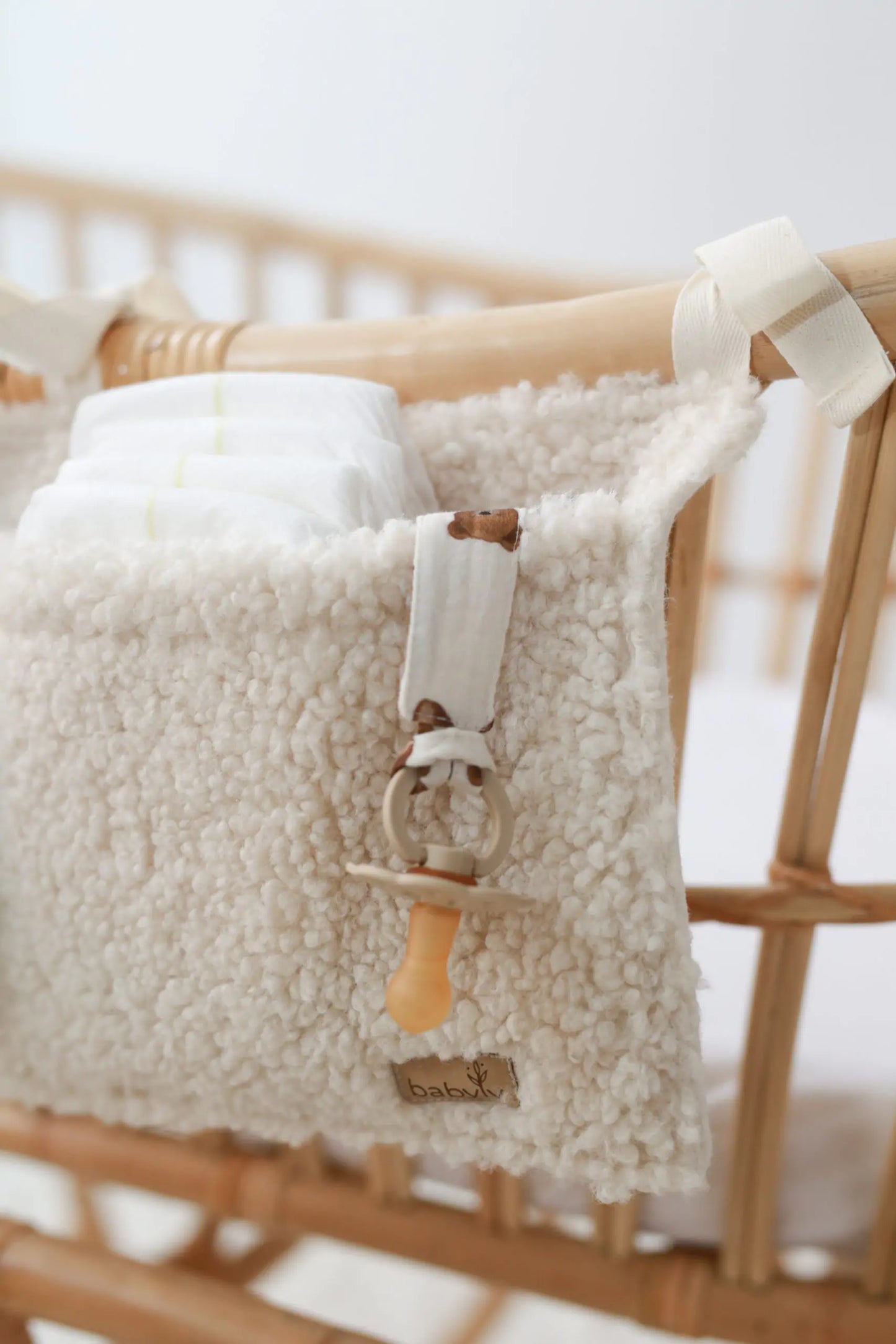 Organizador de cuna para bebé Teddy crema