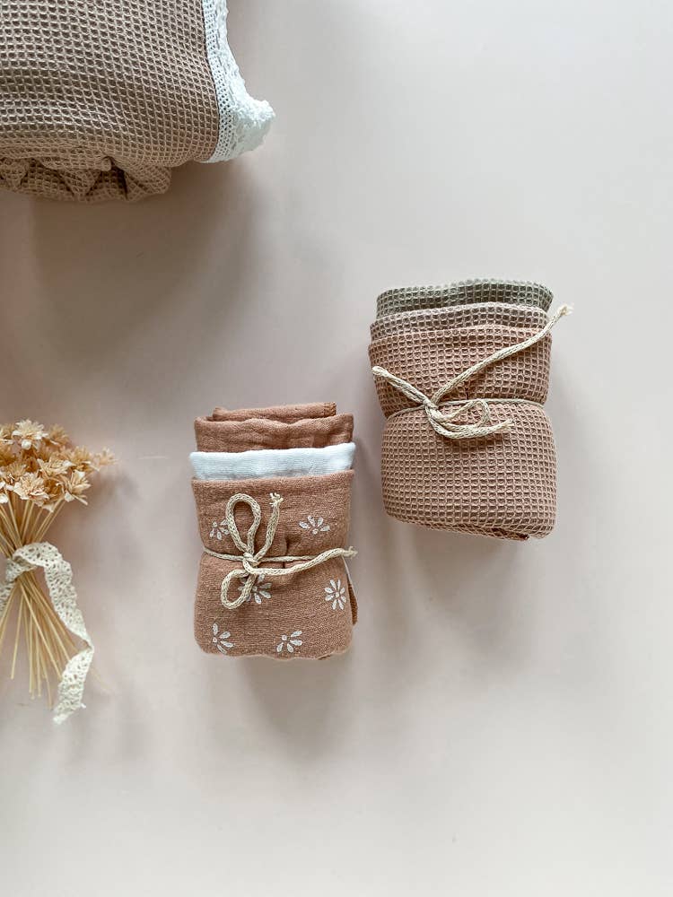 Muslin diapers earth