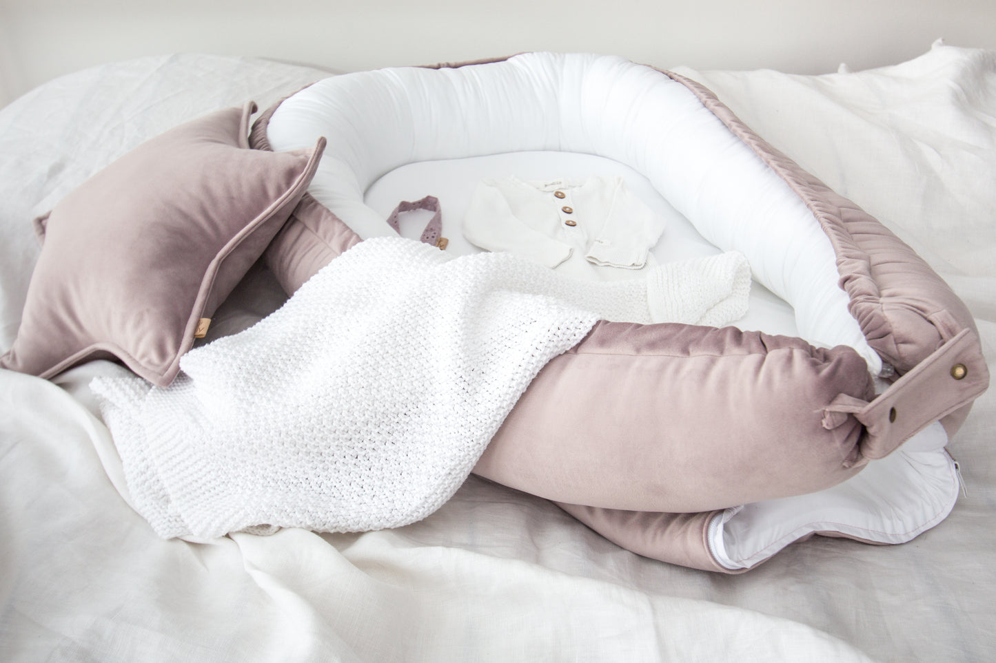 Cotton nest with heather pink outline