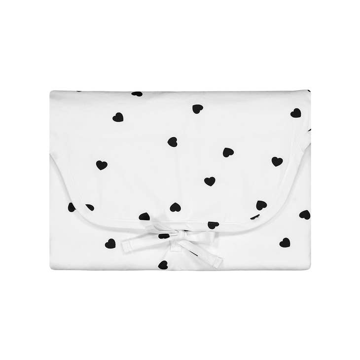 Portable changing mat white hearts (-40%)