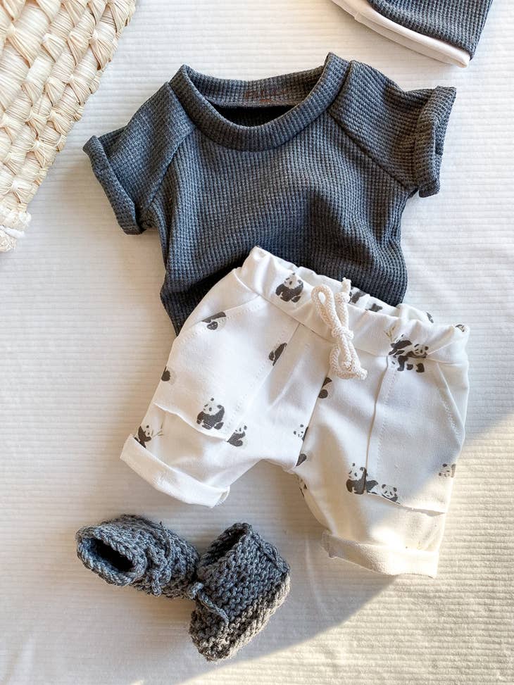 Conjunto de camiseta y short panda (-60%)