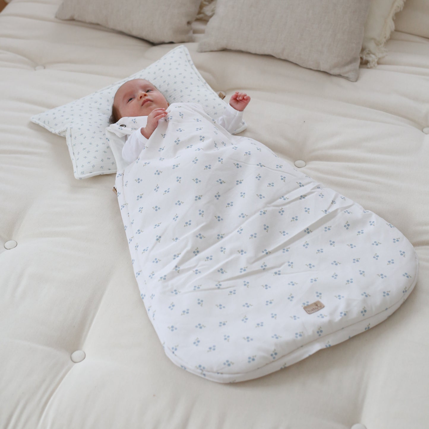 Saco de dormir para bebé branco blue berries em musselina