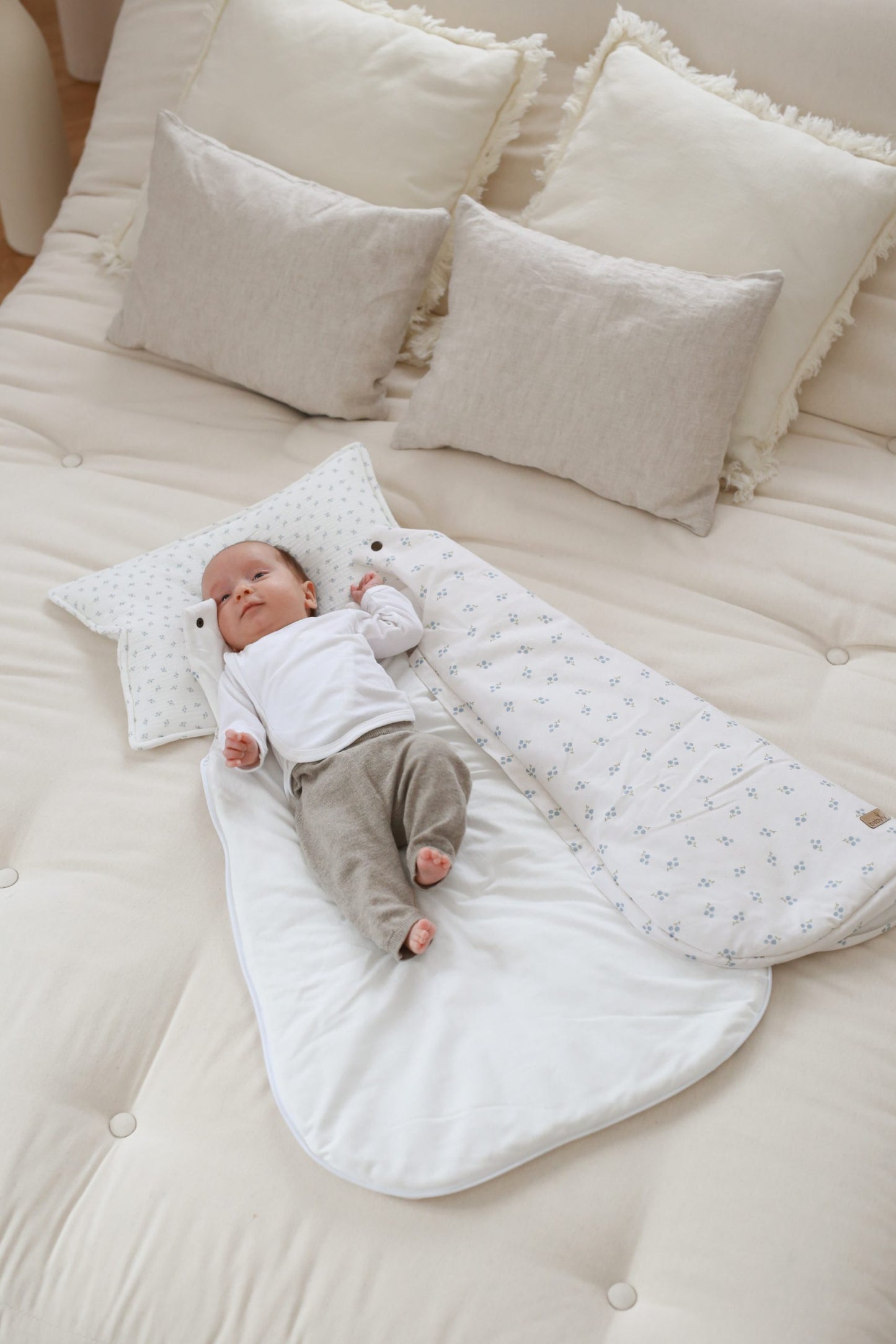 Saco de dormir para bebé branco blue berries em musselina