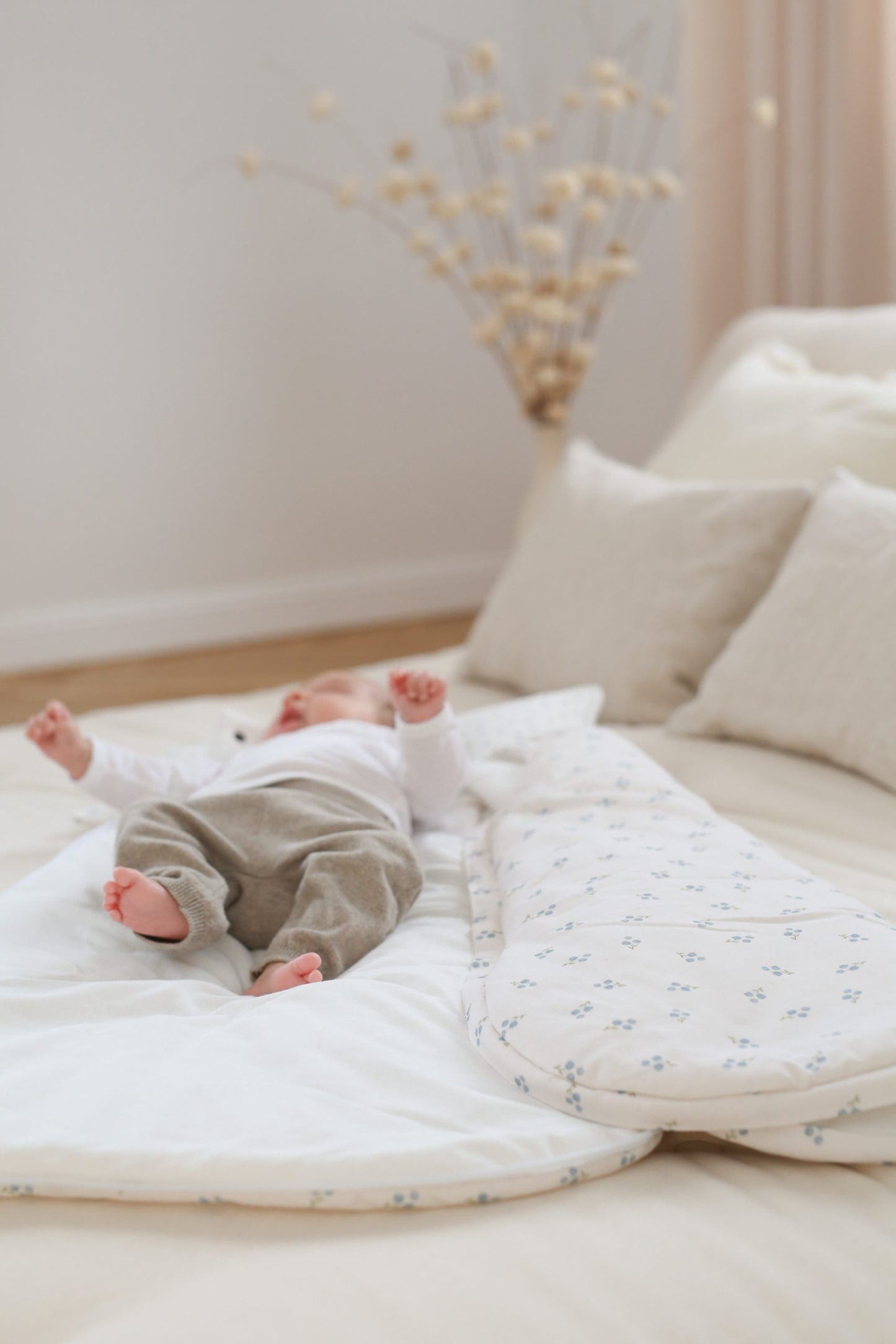 Saco de dormir para bebé branco blue berries em musselina