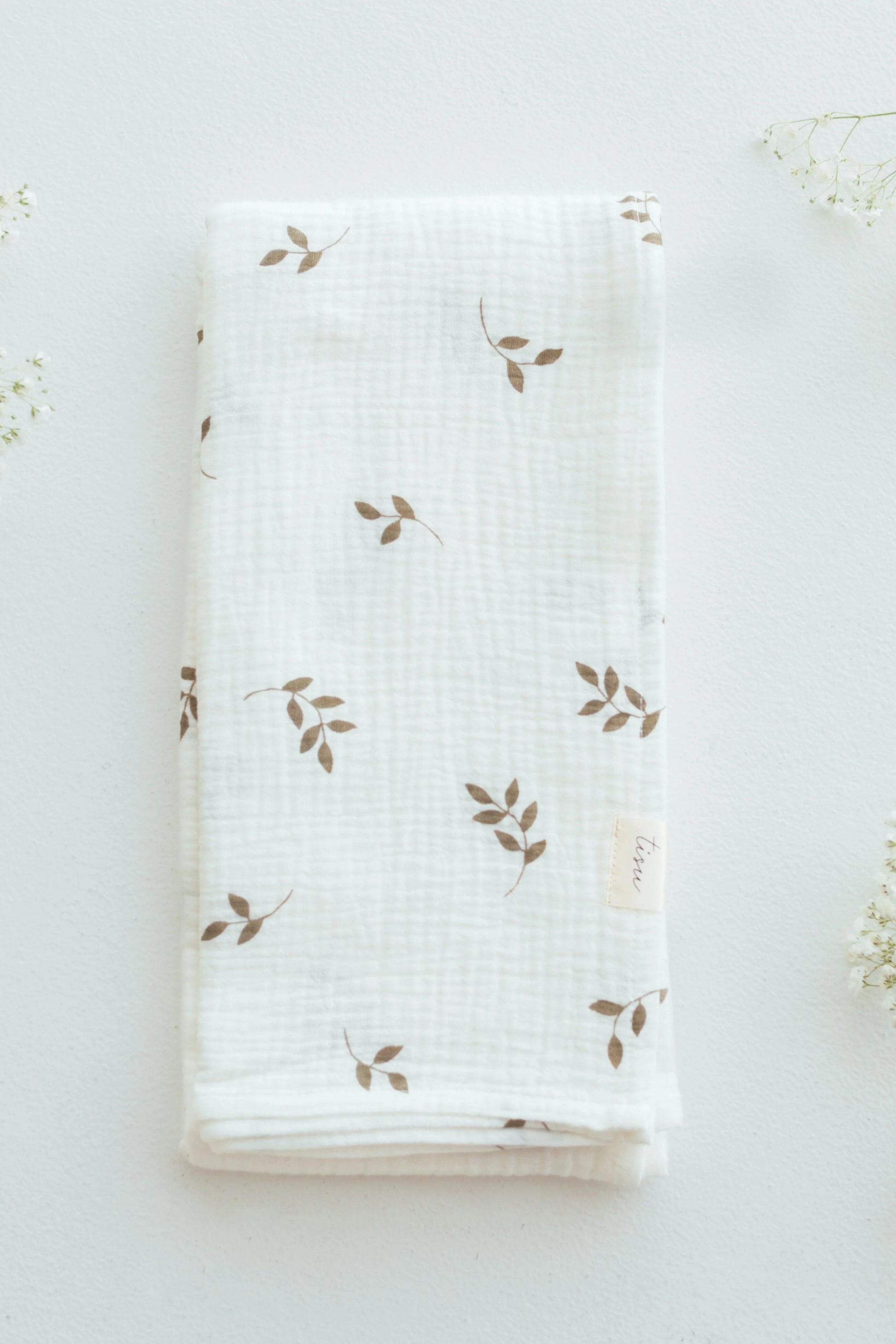 TISU Cream Leaves cotton double-gauze muslin swaddle — 130x100 cm
