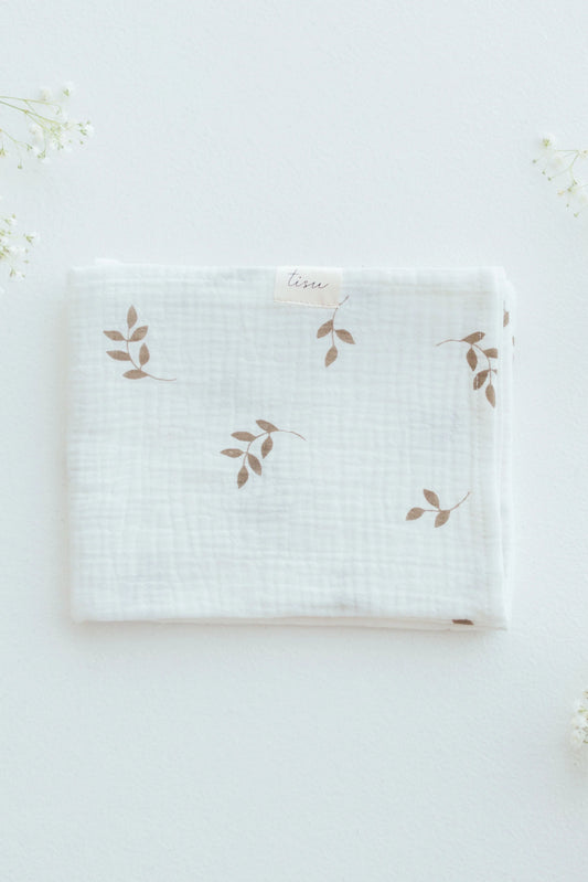 Fraldinha de musselina Cream Leaves – Essencial para Bebé