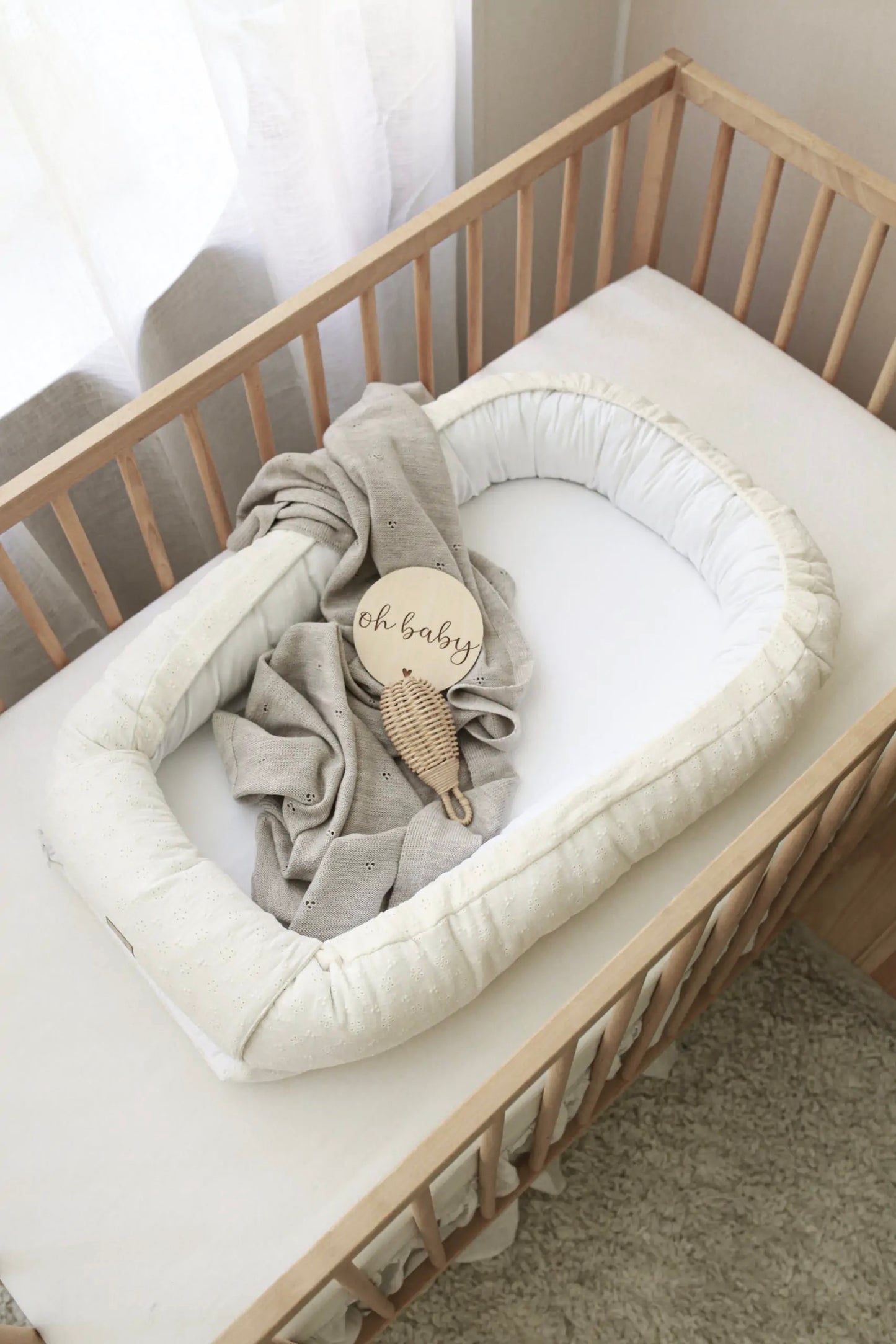 Ninho de bebé em musselina bordado cru