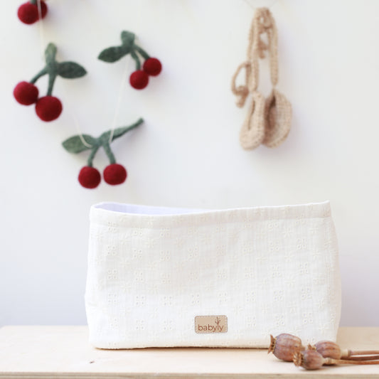 Raw embroidered organizing basket (-40%)