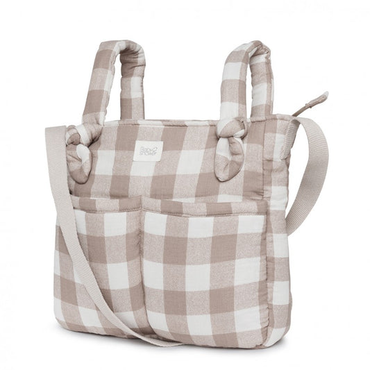 Mala de maternidade com padrão vichy, ideal para organizar tudo o que o bebé precisa nos passeios ou na maternidade, em tecido macio e resistente, com bolsos interiores.