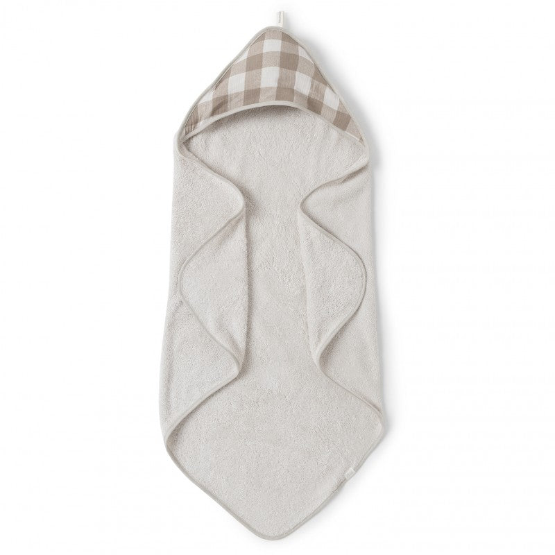 Toalha de banho para bebé com capuz, em tecido turco macio e detalhe em padrão vichy, ideal para envolver o bebé com conforto após o banho.