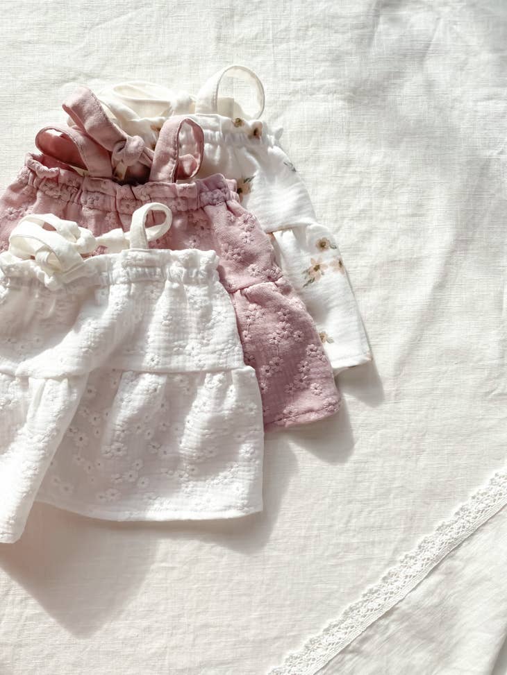 White embroidered muslin baby dress (-50%)