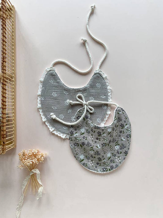 Babero gris azul con flores (-50%)