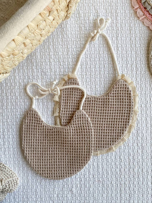 Light beige waffle bib (-50%)